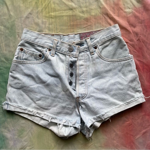 Vintage Levi’s Light Wash High Waisted Denim Cutoff Shorts-901 - Picture 2 of 8